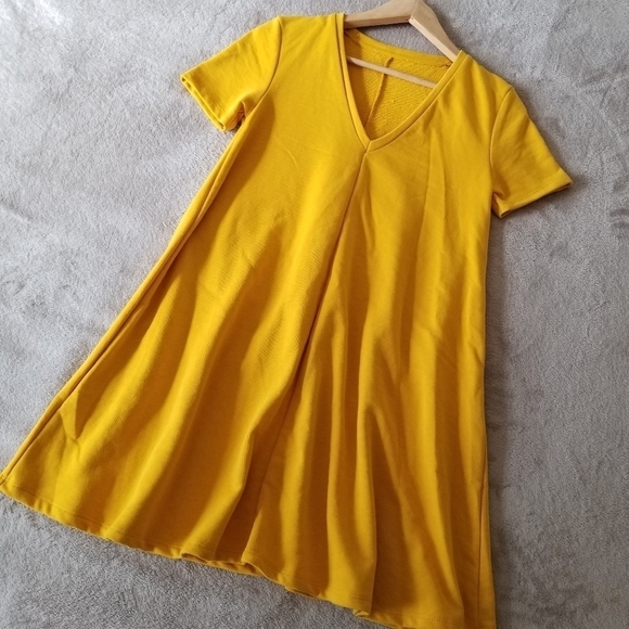 YELLOW V-Neck Short Sleeve Mini Swing Sweater Dress - Picture 12 of 13